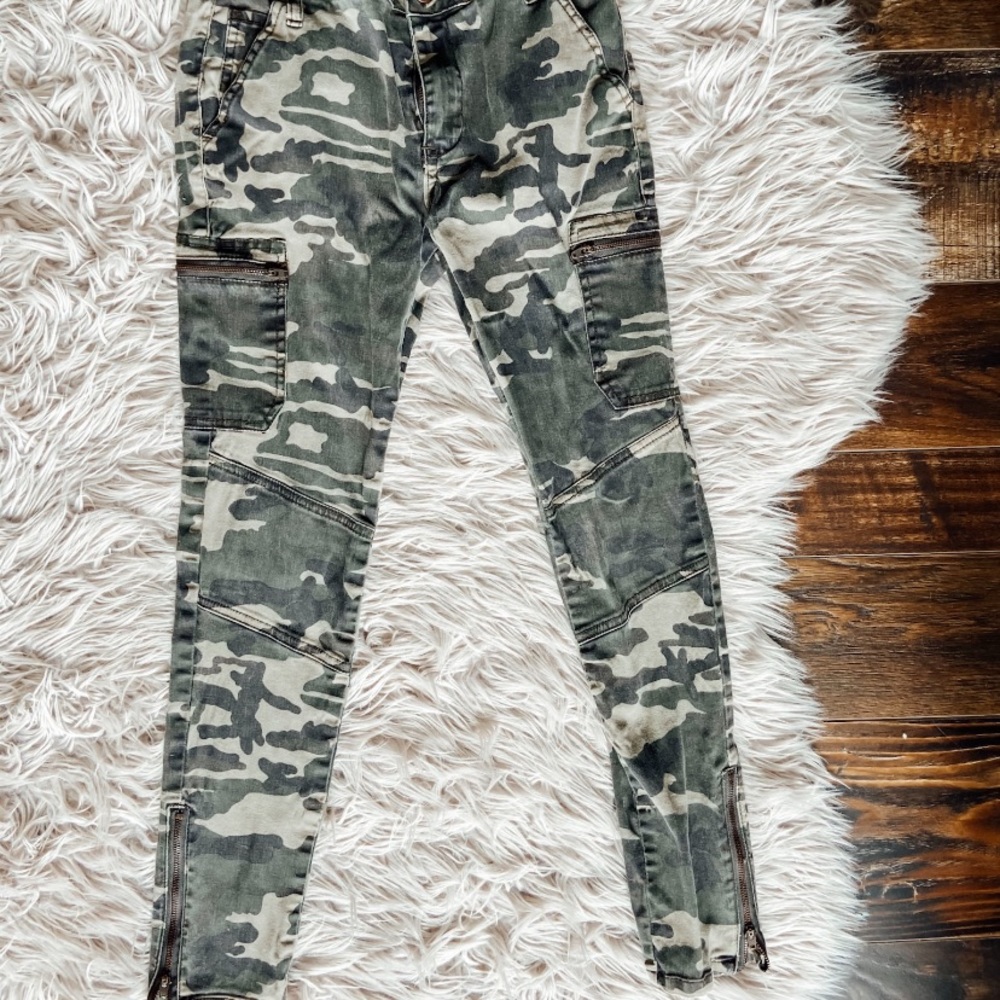Forever 21 army jogger pants.